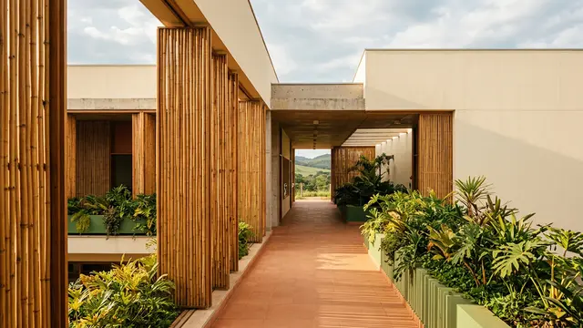Gayatrilokesh Architects transforma casa subutilizada em escola infantil na Índia