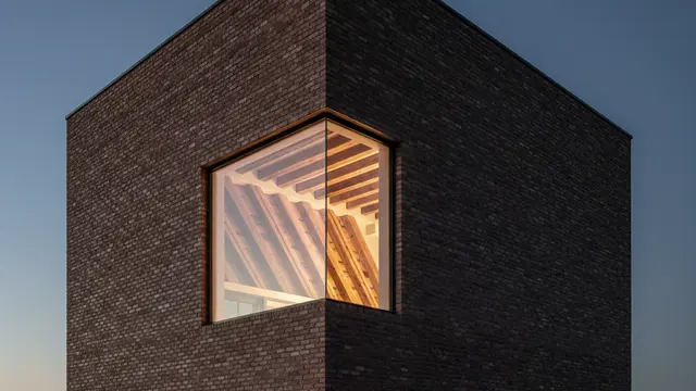 A casa que se disfarça de fábrica: uma lição belga de arquitetura