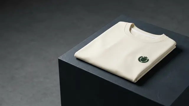 Lacoste e BEAMS celebram 50 anos com releitura de ícone — moda como narrativa de marca