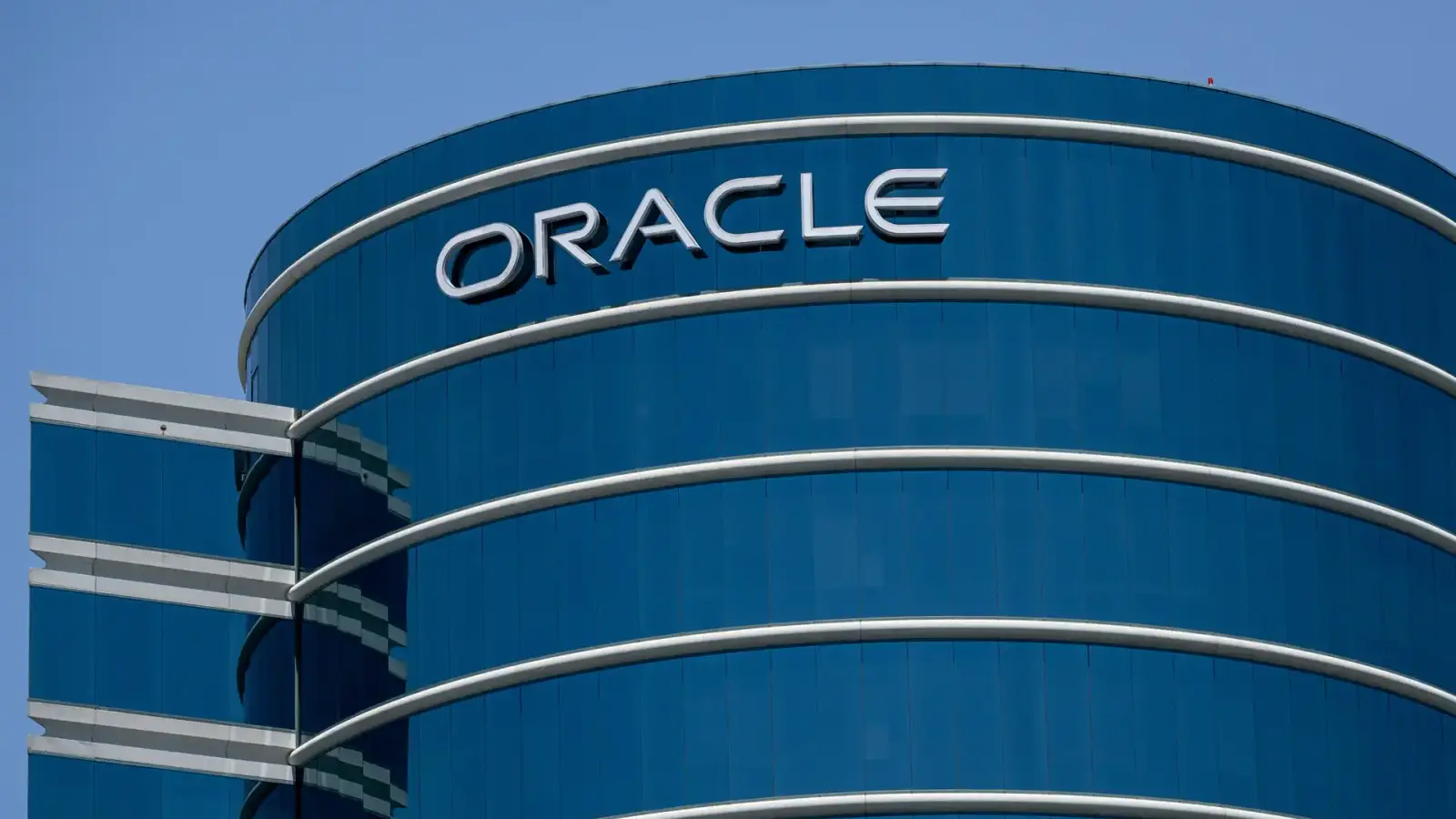 Oracle corta 21 mil postos de trabalho enquanto redireciona capital para IA