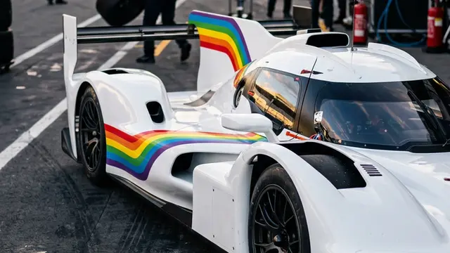 Apple e Porsche resgatam identidade visual icônica em carros de corrida