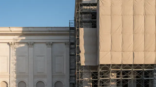 A briga pelo mármore: o nome de Trump assombra o Kennedy Center