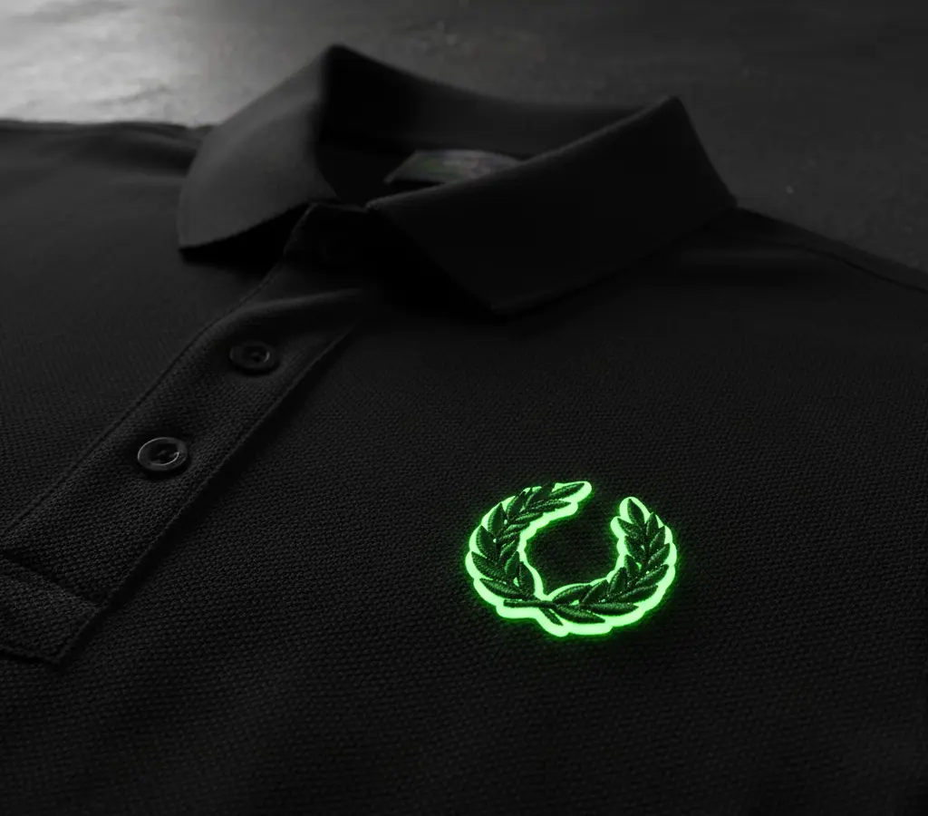 A coroa de louros da Fred Perry, agora em neon