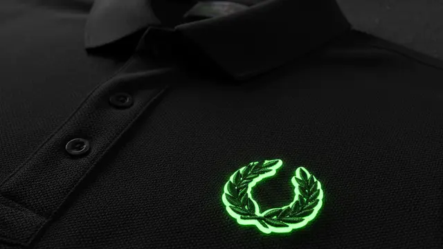 A coroa de louros da Fred Perry, agora em neon