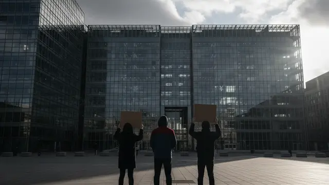 França à beira da crise de dívida: Juros sobem e alerta global ecoa