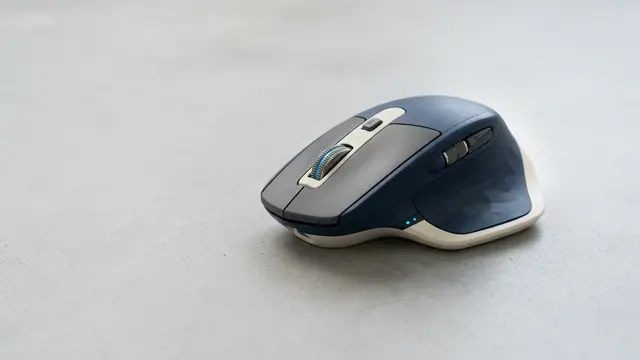 Logitech tenta resolver fadiga no escritório — mas ignora canhotos
