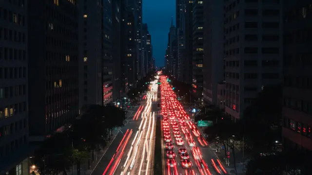 Serviços no Brasil recuam 0,1% em agosto de 2025 e freiam otimismo econômico
