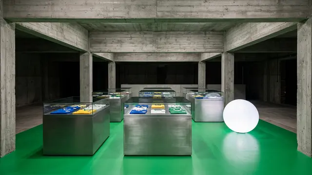 Crosby Studios transforma espaço em Nova York com estética da Copa do Mundo 2026