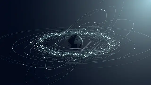 Vídeo da Artemis II revela saturação da órbita terrestre — e riscos de colisão