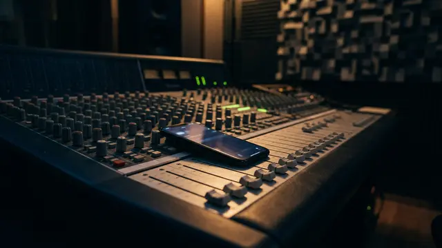 Spotify e UMG firmam acordo para permitir remixes de IA no catálogo
