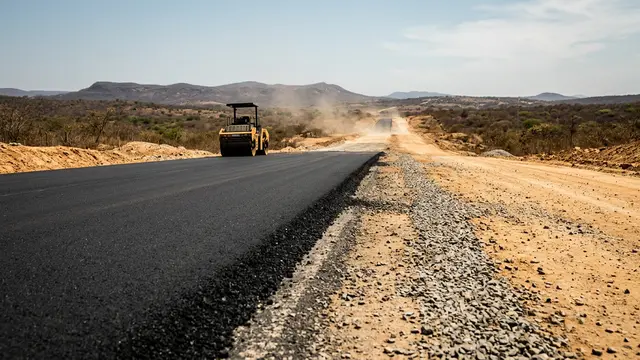 Crise no Irã encarece asfalto e ameaça obras de infraestrutura global