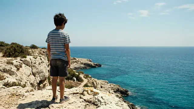 Bruno Dumont retorna ao Mediterrâneo em Red Rocks — uma infância entre o tédio e a violência