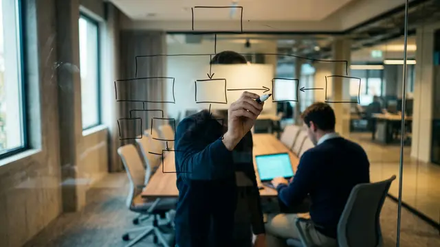Agências formalizam IA nos organogramas — e o trabalho humano muda de patamar