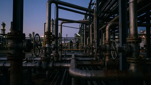 Petróleo Brent recua para US$ 108,76 — mas mantém alta de 67% no ano