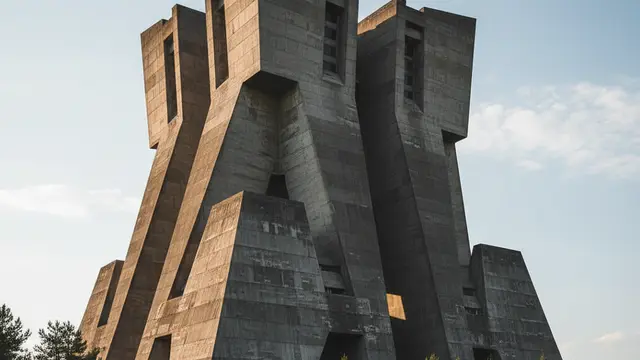 Brutalismo na Ásia: concreto bruto e a alma de 10 edifícios monumentais