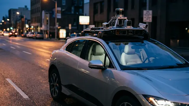 Uber volta às ruas com carros autônomos próprios — mas sem passageiros