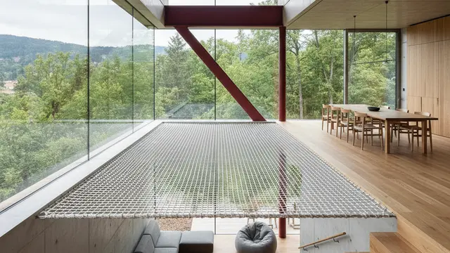 A casa como uma trilha na montanha