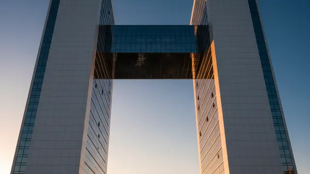 As torres que se abraçam no céu da Zona Leste