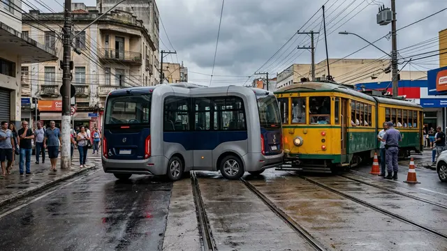 Ônibus autônomo é atingido por bonde em Gotemburgo no primeiro dia de operação