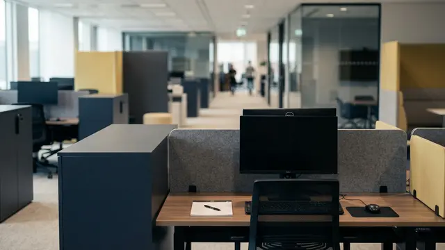 IA substitui cargos de entrada em um terço das empresas — e o mercado de trabalho se transforma