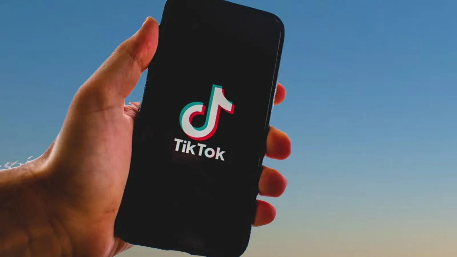 TikTok entrega 59% de conteúdo gerado por IA em feeds novos