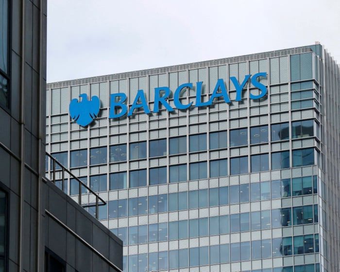 Barclays flexibiliza retorno ao escritório após protestos de funcionários