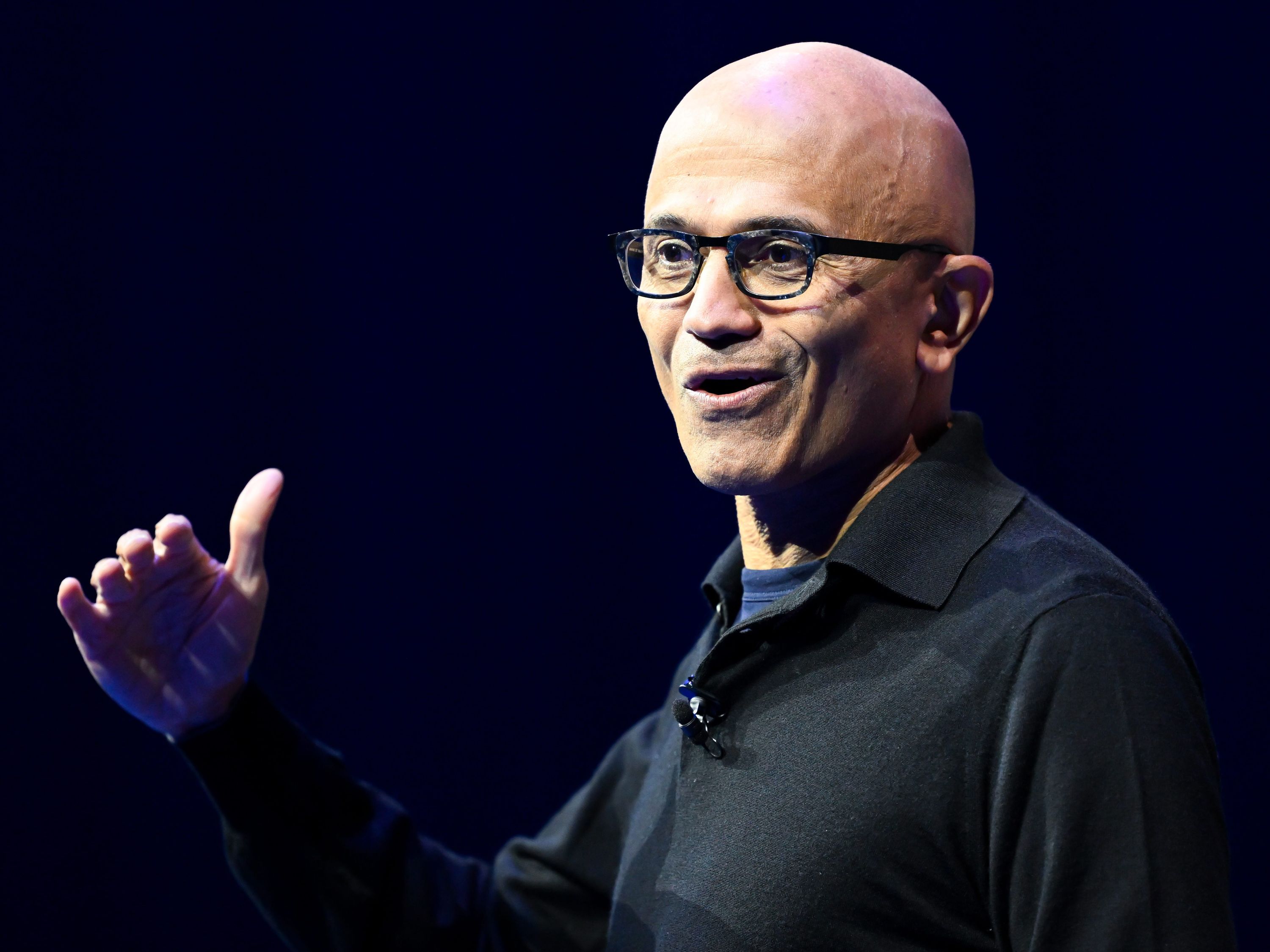 Satya Nadella tenta conter resistência local à expansão de data centers da Microsoft