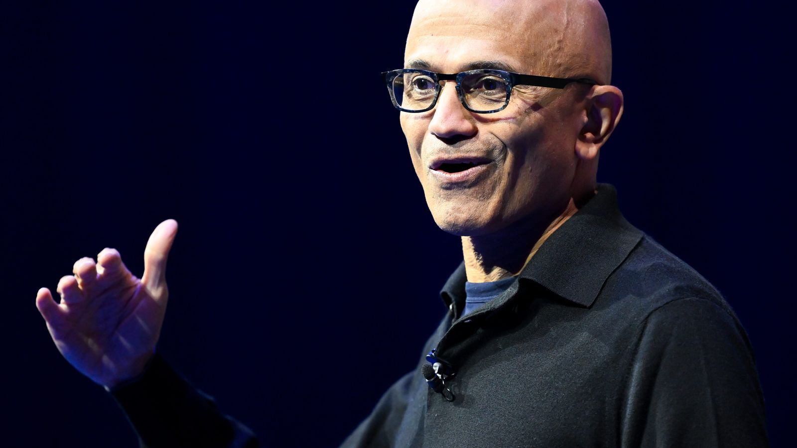 Satya Nadella tenta conter resistência local à expansão de data centers da Microsoft