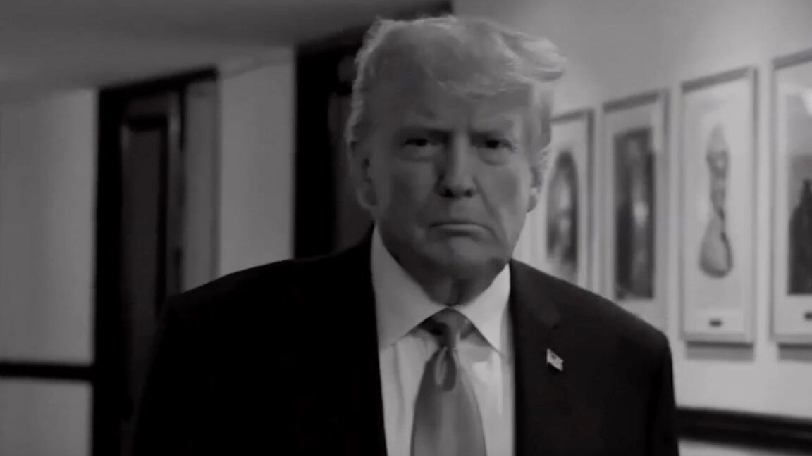 Anúncios de Trump financiados pelo governo violam leis anti-propaganda, diz ONG