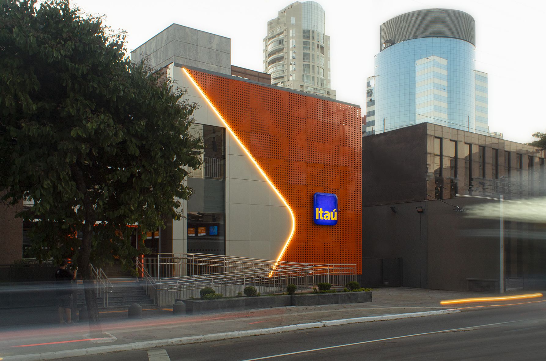 Itaú usa IA para escalar atendimento a pequenos negócios antes inviáveis