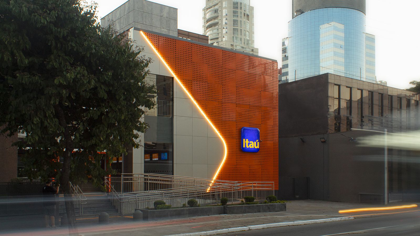 Itaú usa IA para escalar atendimento a pequenos negócios antes inviáveis