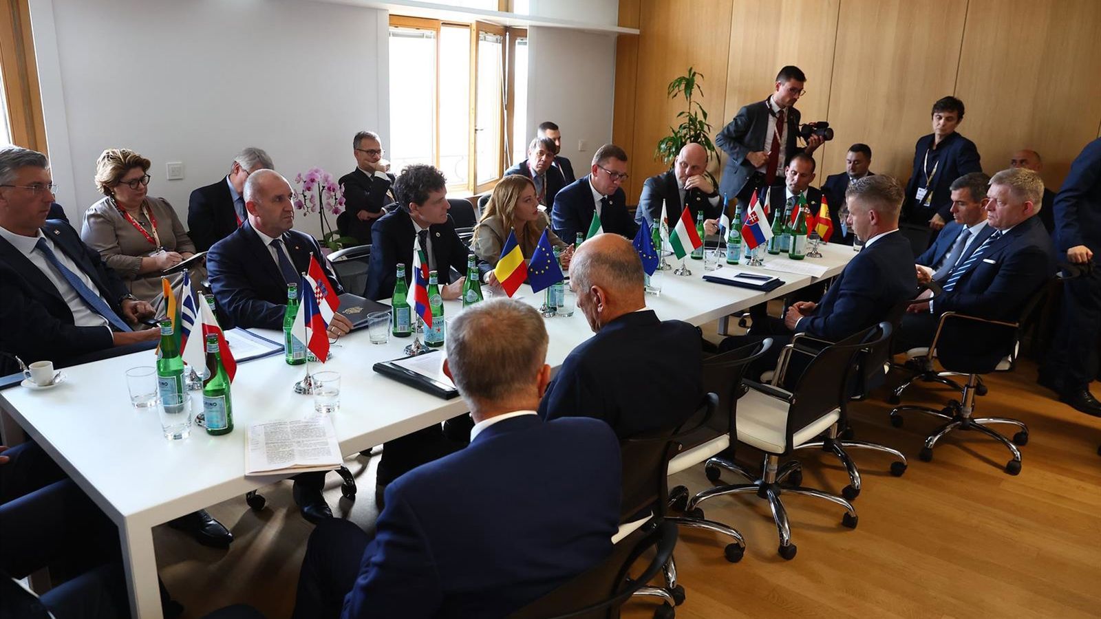 Espanha e bloco de 16 países travam disputa por orçamento da União Europeia