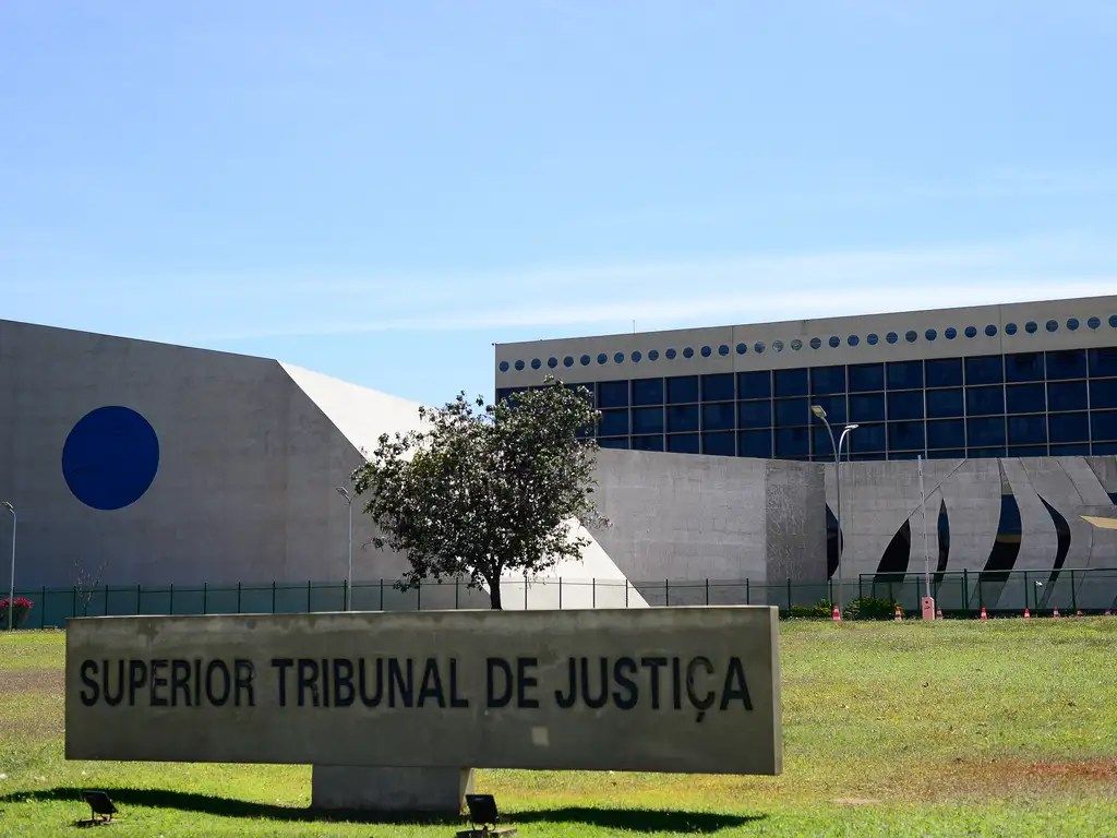 STJ permite bancos fecharem conta-corrente; consumidor perde direito de exigir serviço