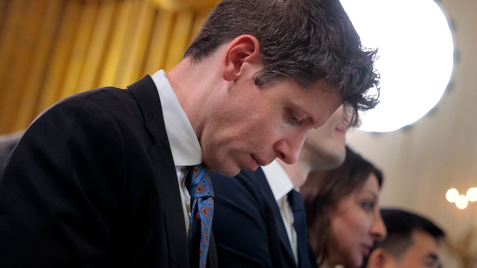Sam Altman contesta narrativa de que IA causa demissões em massa
