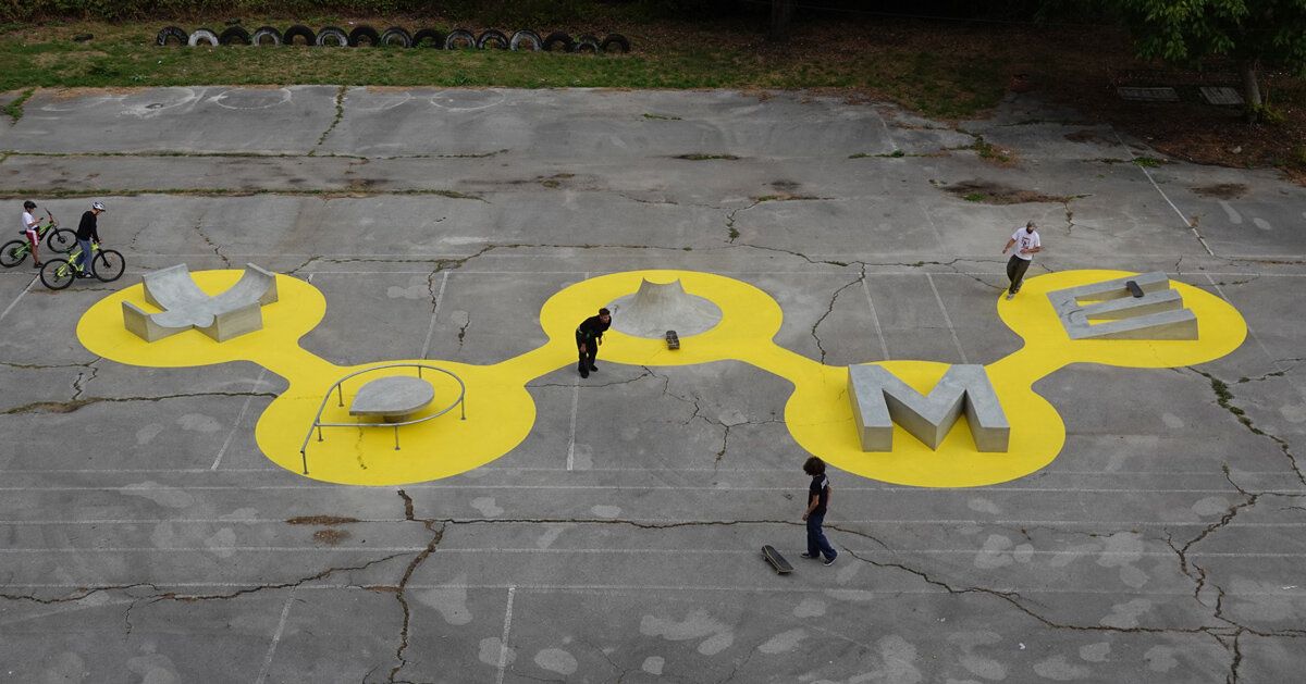XPOME transforma letras em skatepark escultural na Bulgária