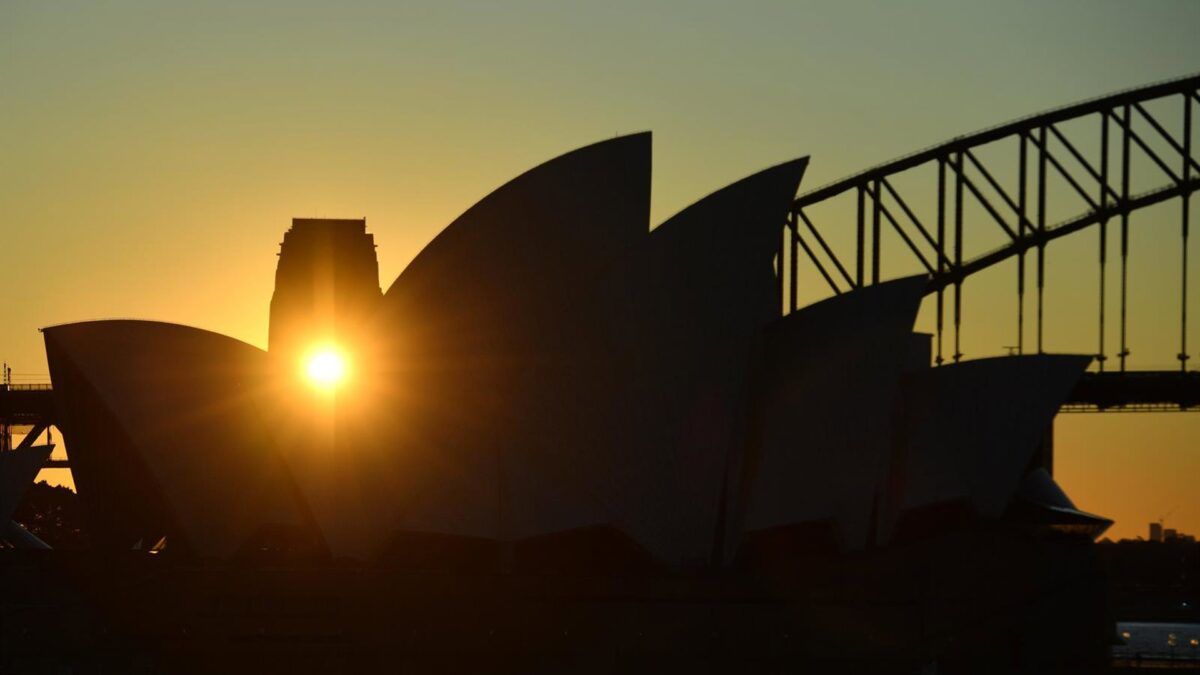 Gigantes espanhóis disputam o futuro da Austrália nos trilhos