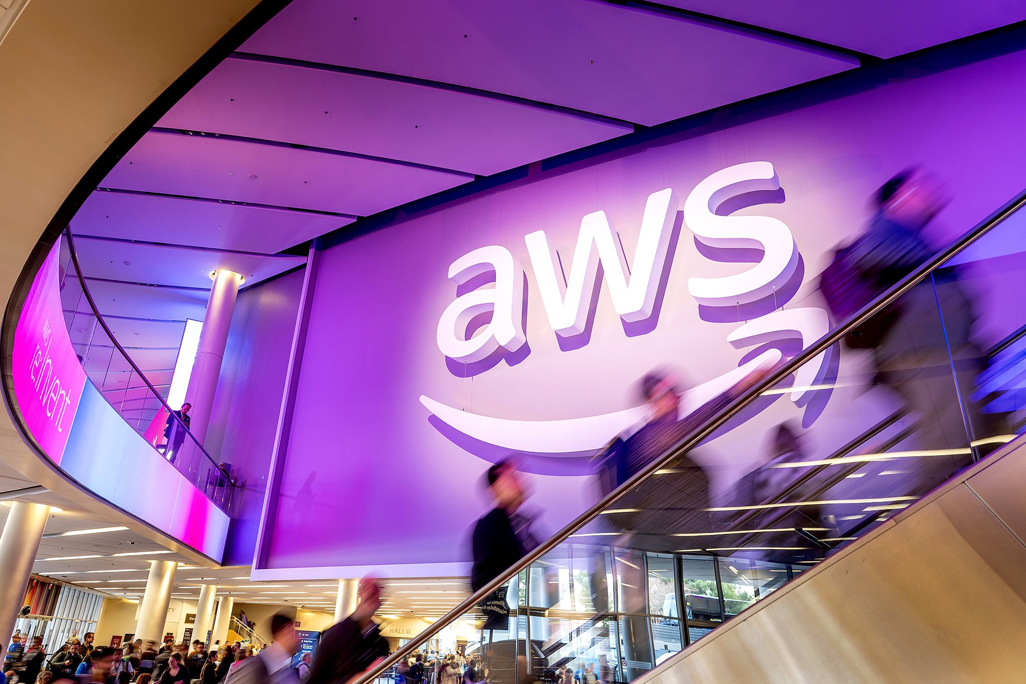Amazon queima caixa para dominar a nuvem. O mercado aplaude