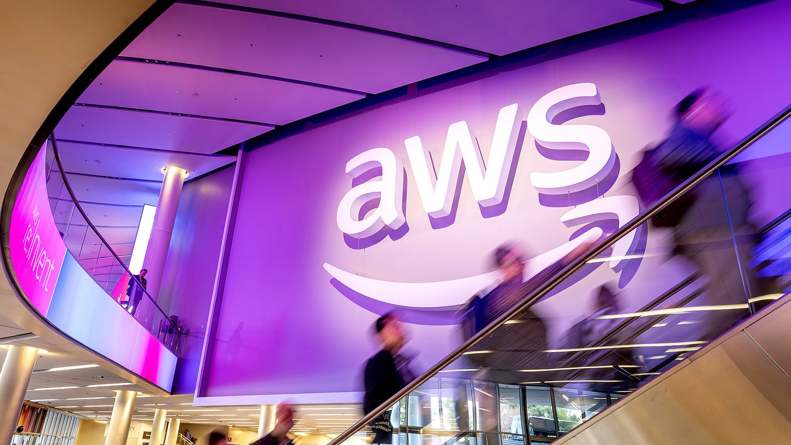 Amazon queima caixa para dominar a nuvem. O mercado aplaude