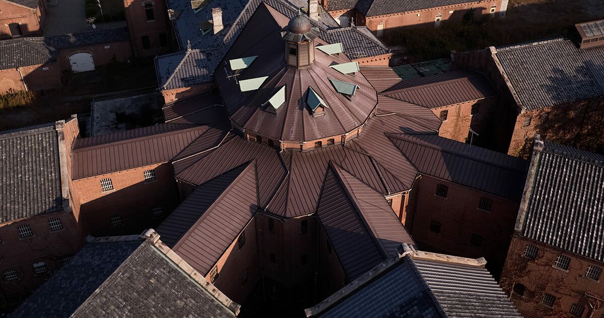 Hoshino Resorts transforma histórica prisão japonesa em hotel de luxo