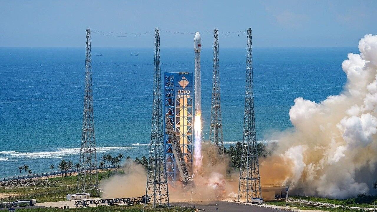 Uma explosão e dois lançamentos: a China não pisca na corrida espacial