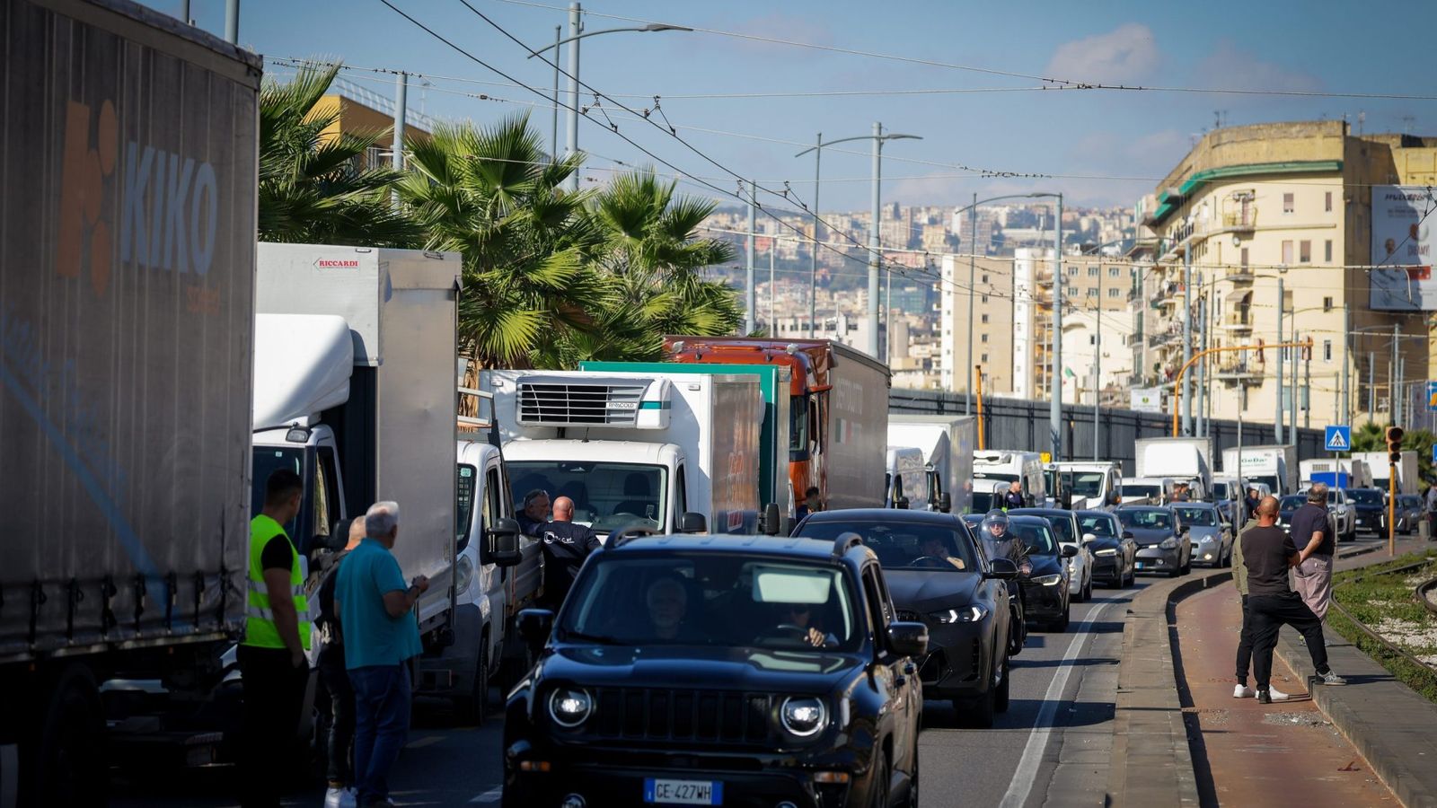 Greve de caminhoneiros paralisa produção de mussarela na Itália
