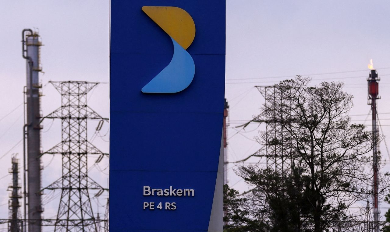 O paradoxo da Braskem: menos volume, margens de guerra