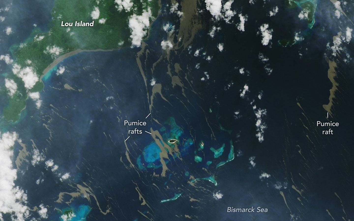 Erupção submarina na Papua-Nova Guiné isola comunidades com balsas de pedra-pomes