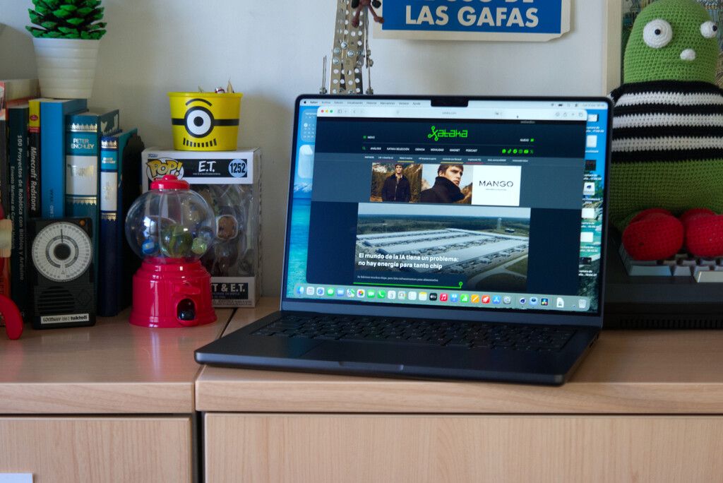 Apple aposta em telas OLED e toque em novos MacBook e iPad Mini