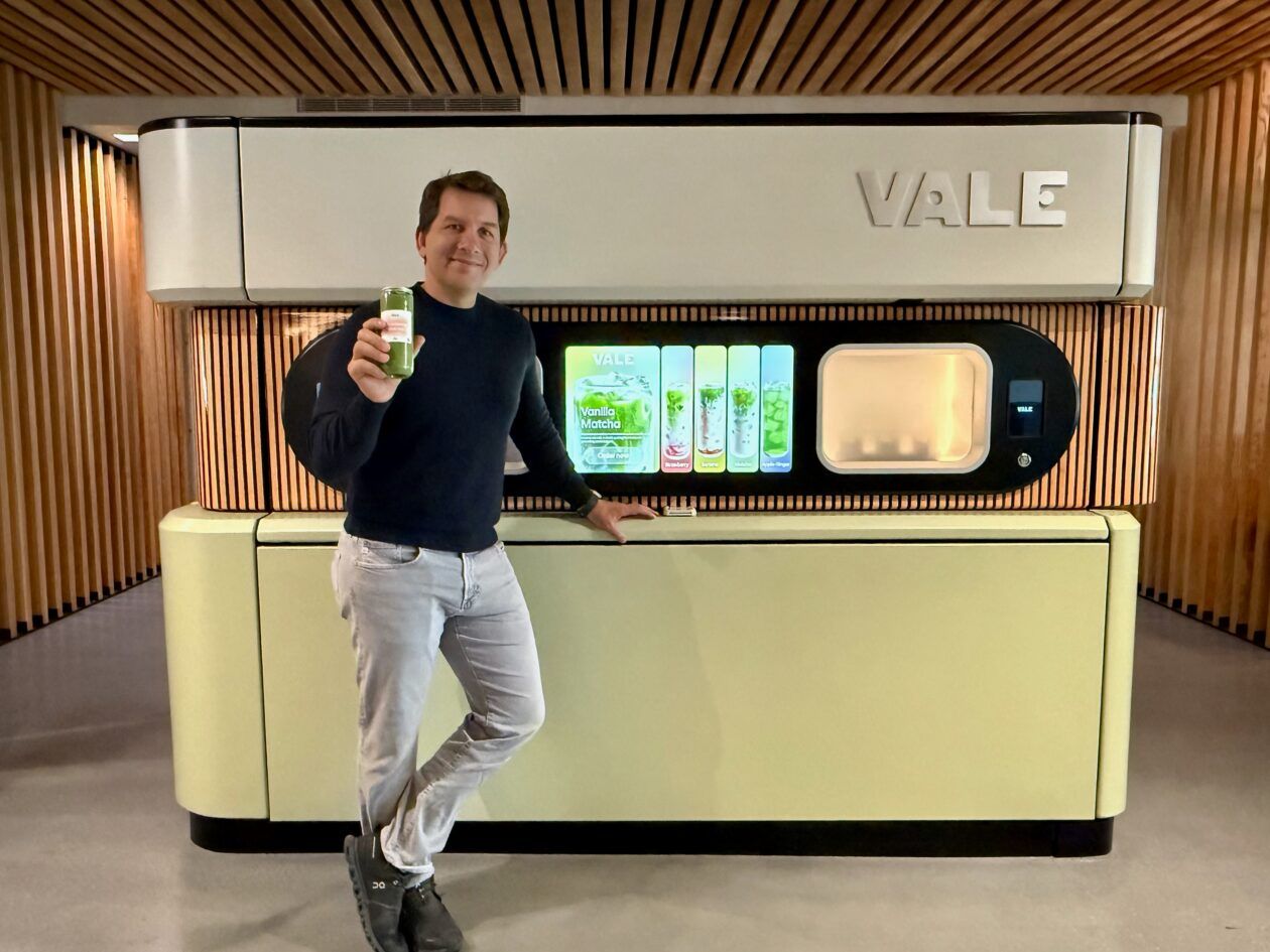 Ex-presidente da Axon aposta em robótica para escalar rede de matcha — e desafiar o café
