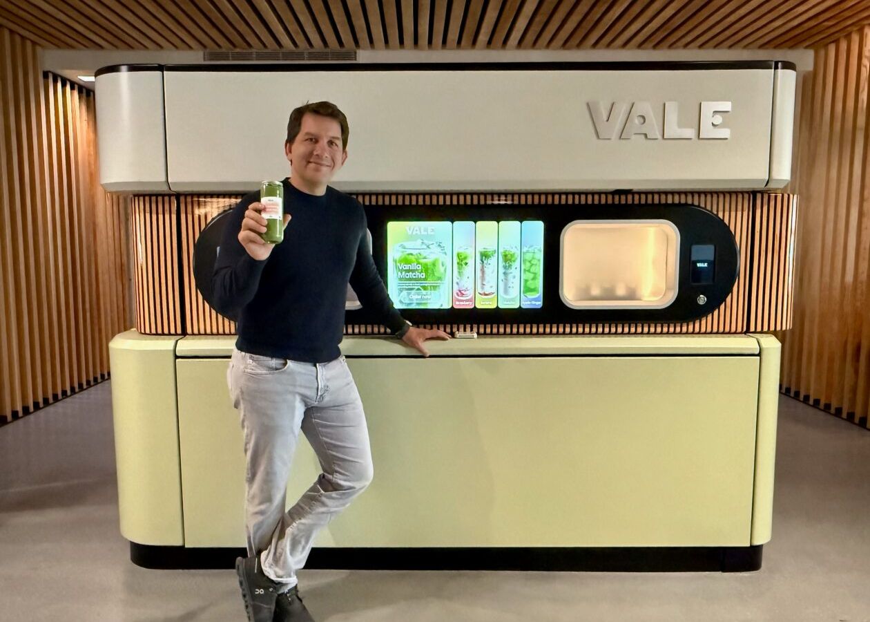 Ex-presidente da Axon aposta em robótica para escalar rede de matcha — e desafiar o café
