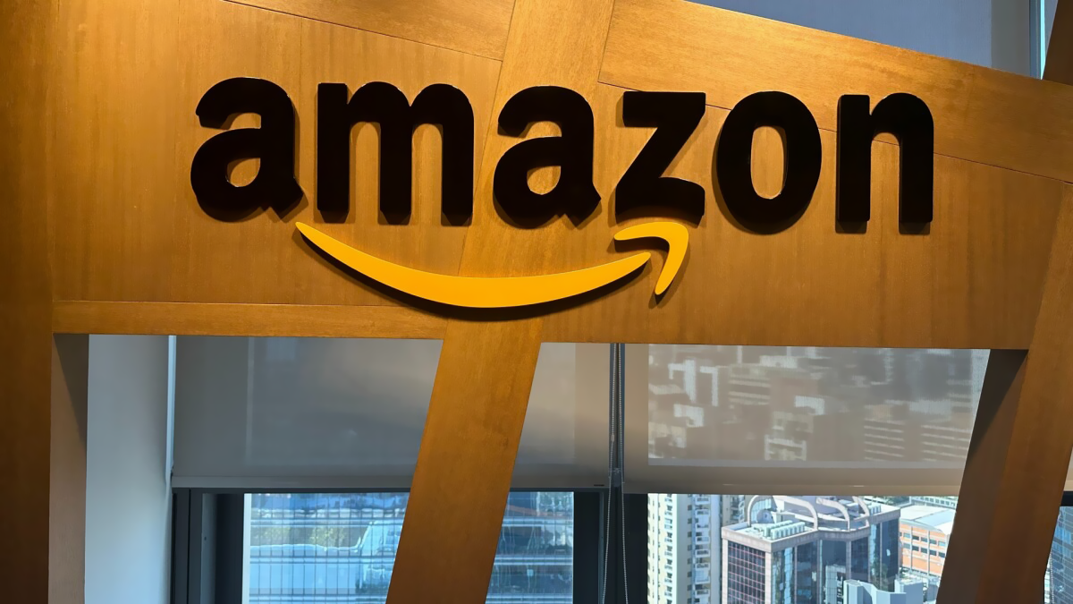Amazon ignora IA e acelera contratações no Brasil com 55 mil funcionários
