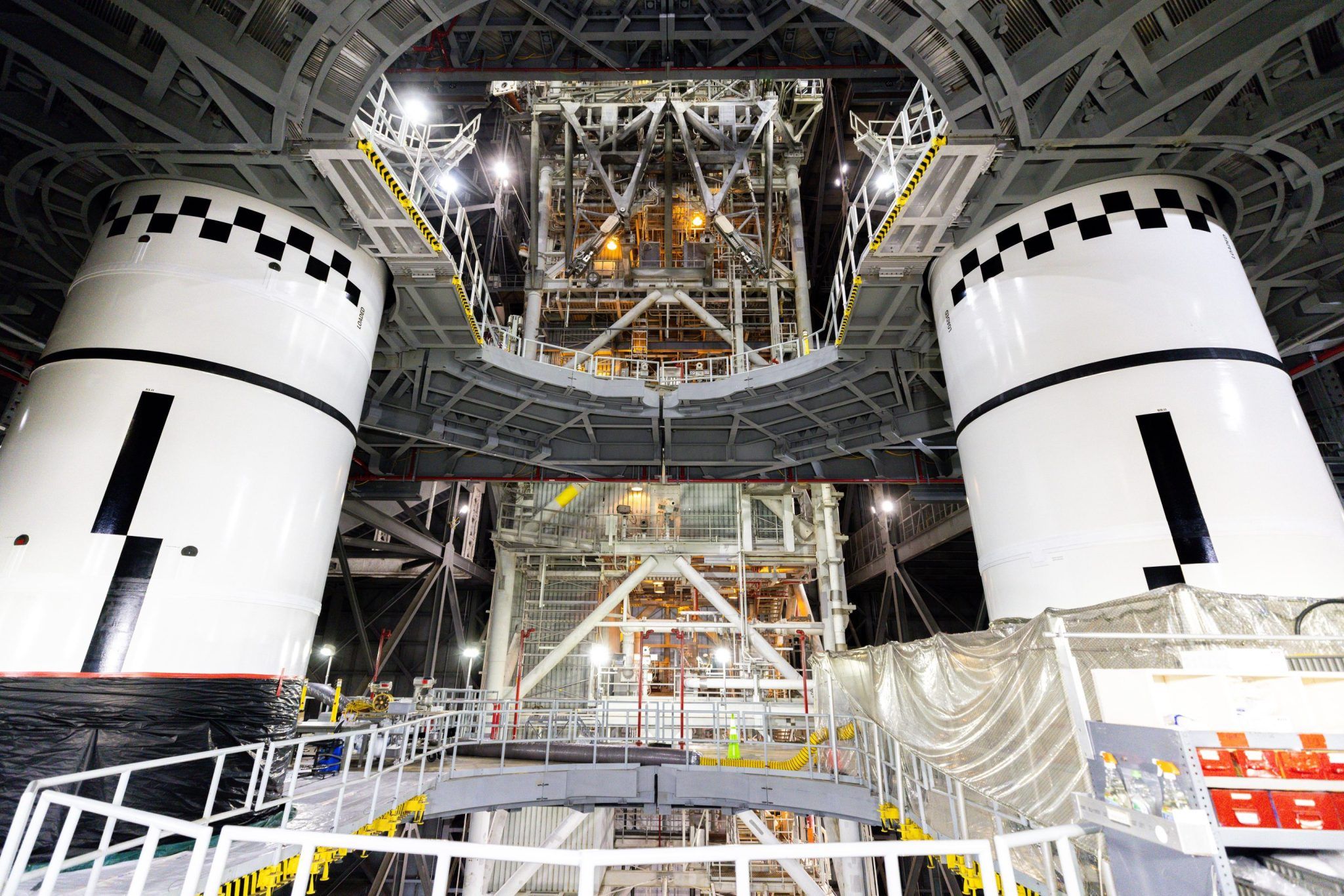 SpaceX e Blue Origin: a nova corrida lunar em órbita da Terra