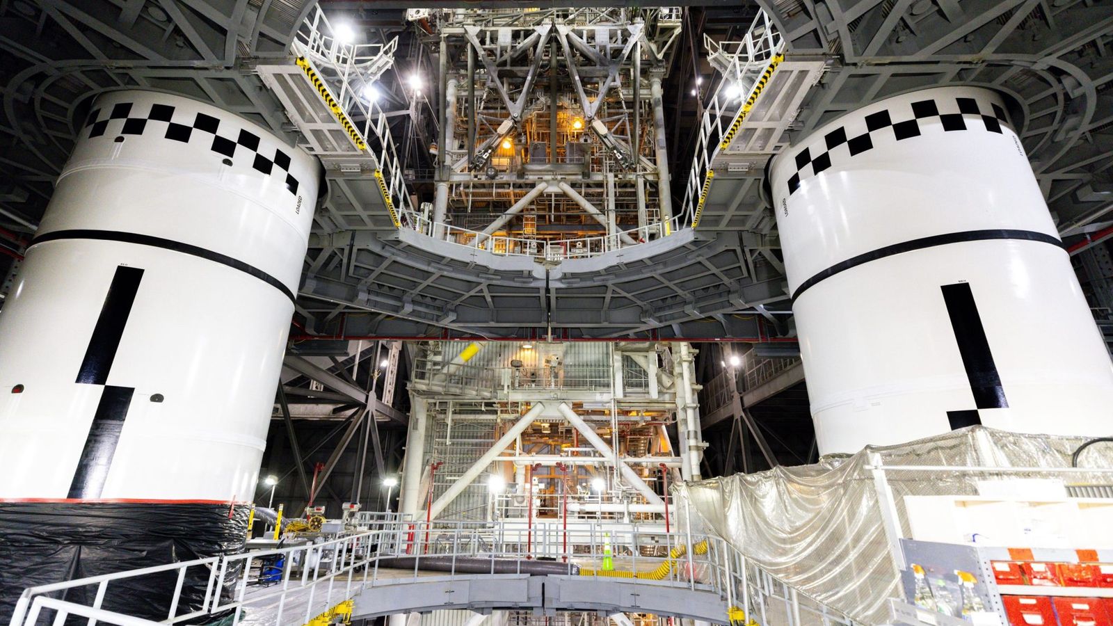 SpaceX e Blue Origin: a nova corrida lunar em órbita da Terra