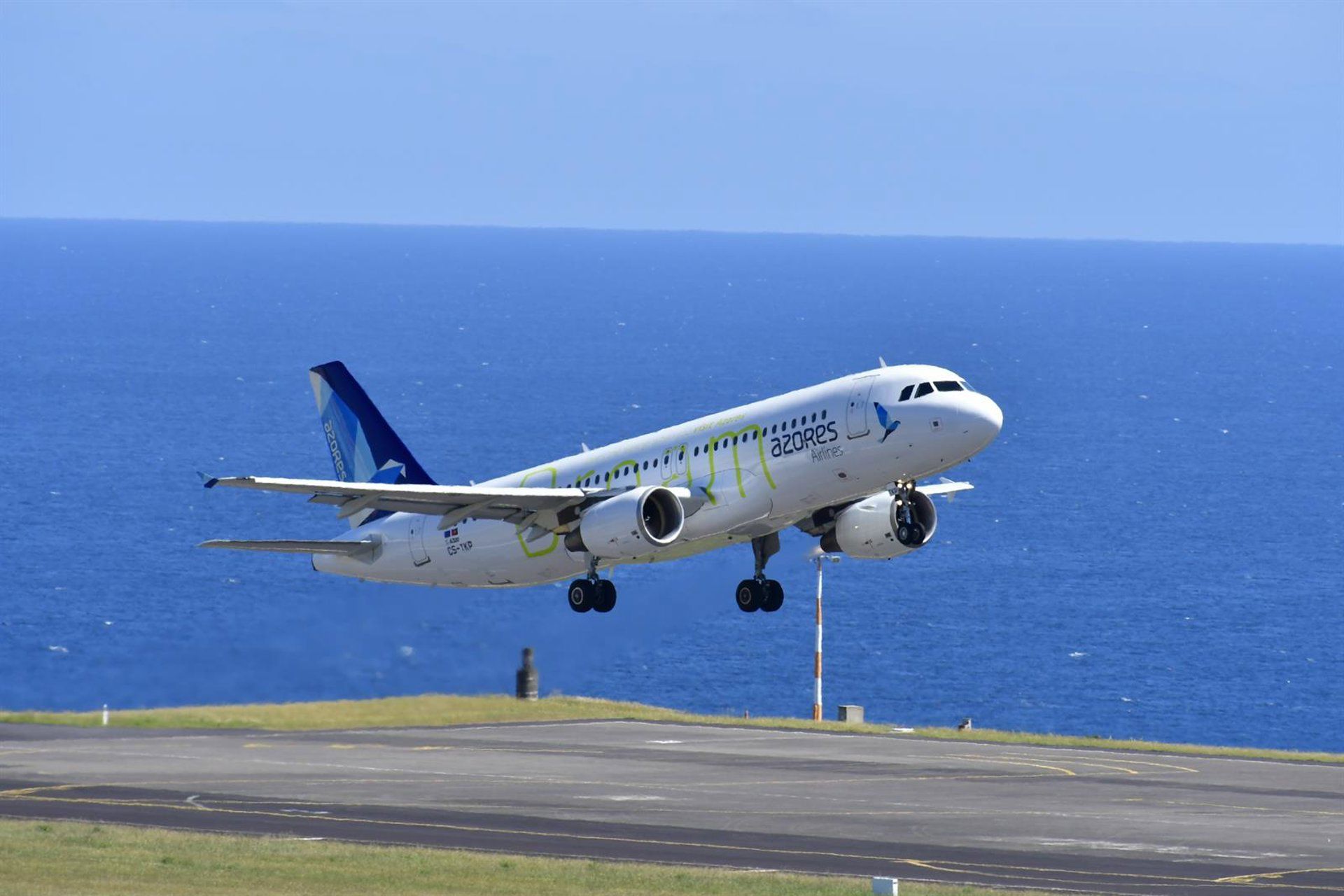 SATA avança na venda da Azores Airlines e convida 5 candidatos para propostas